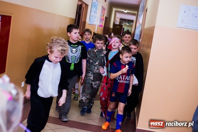 Zdjęcie w galerii na portalu naszraciborz.pl: Barwny karnawał w Szkole Podstawowej nr 13 wiadomości z regionu
