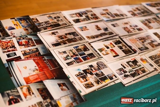 Zdjęcie w galerii na portalu naszraciborz.pl: Prelekcja posła Czesława Sobierajskiego i wystawa o Janie Pawle II w G5 wiadomości z regionu