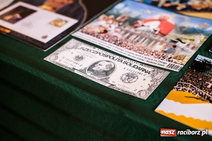 Zdjęcie w galerii na portalu naszraciborz.pl: Prelekcja posła Czesława Sobierajskiego i wystawa o Janie Pawle II w G5 wiadomości z regionu