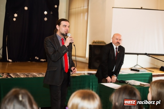 Zdjęcie w galerii na portalu naszraciborz.pl: Prelekcja posła Czesława Sobierajskiego i wystawa o Janie Pawle II w G5 wiadomości z regionu