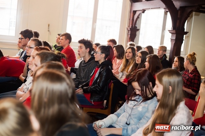 Zdjęcie w galerii na portalu naszraciborz.pl: Prelekcja posła Czesława Sobierajskiego i wystawa o Janie Pawle II w G5 wiadomości z regionu