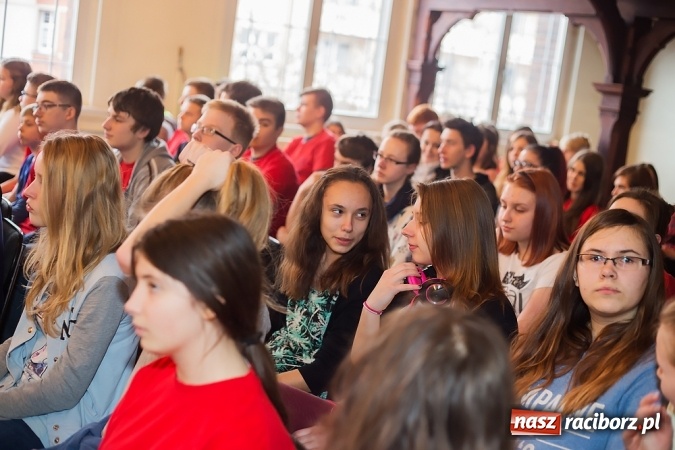 Zdjęcie w galerii na portalu naszraciborz.pl: Prelekcja posła Czesława Sobierajskiego i wystawa o Janie Pawle II w G5 wiadomości z regionu