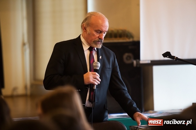 Zdjęcie w galerii na portalu naszraciborz.pl: Prelekcja posła Czesława Sobierajskiego i wystawa o Janie Pawle II w G5 wiadomości z regionu