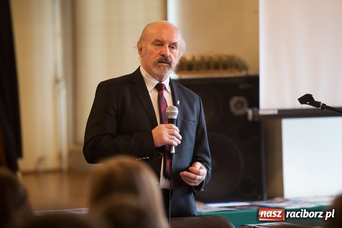 Zdjęcie w galerii na portalu naszraciborz.pl: Prelekcja posła Czesława Sobierajskiego i wystawa o Janie Pawle II w G5 wiadomości z regionu