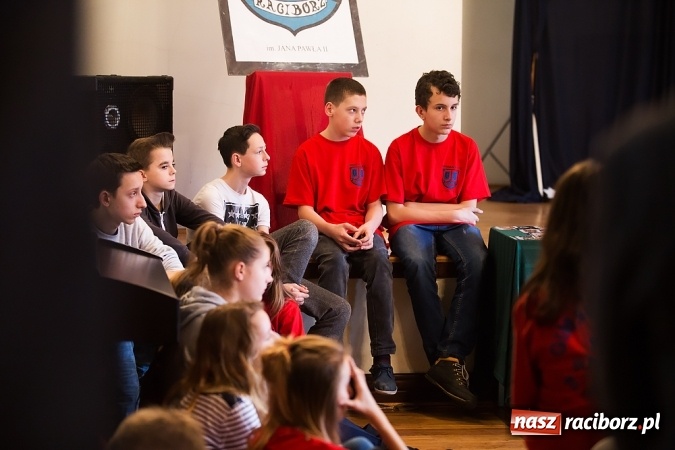 Zdjęcie w galerii na portalu naszraciborz.pl: Prelekcja posła Czesława Sobierajskiego i wystawa o Janie Pawle II w G5 wiadomości z regionu