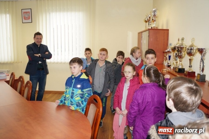 Zdjęcie w galerii na portalu naszraciborz.pl: Wizyta uczniów ZSP 3 w raciborskiej komendzie policji  wiadomości z regionu