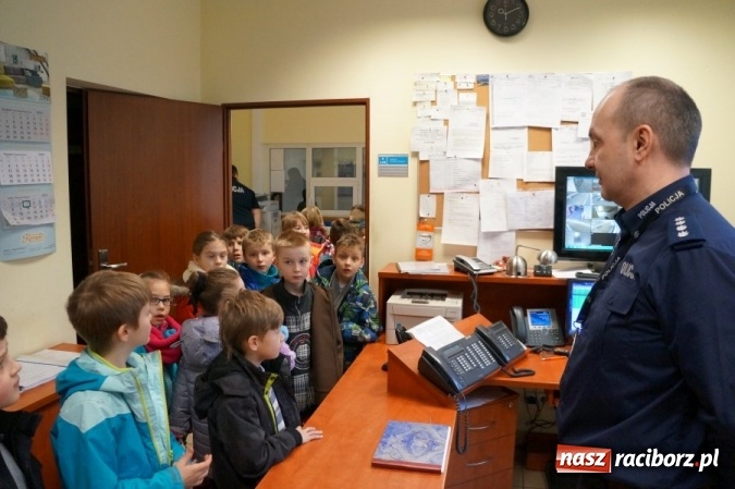 Zdjęcie w galerii na portalu naszraciborz.pl: Wizyta uczniów ZSP 3 w raciborskiej komendzie policji  wiadomości z regionu