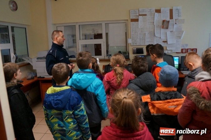Zdjęcie w galerii na portalu naszraciborz.pl: Wizyta uczniów ZSP 3 w raciborskiej komendzie policji  wiadomości z regionu