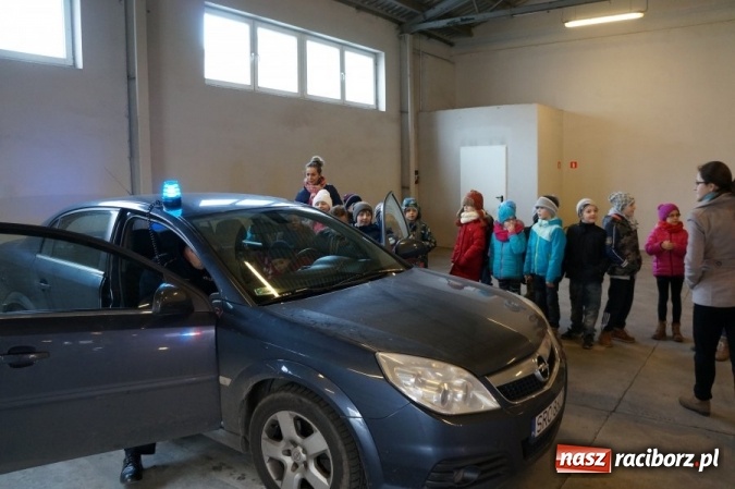 Zdjęcie w galerii na portalu naszraciborz.pl: Wizyta uczniów ZSP 3 w raciborskiej komendzie policji  wiadomości z regionu