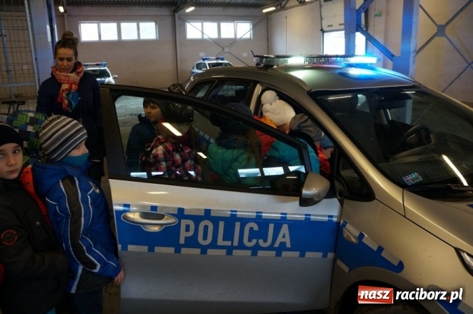 Zdjęcie w galerii na portalu naszraciborz.pl: Wizyta uczniów ZSP 3 w raciborskiej komendzie policji  wiadomości z regionu