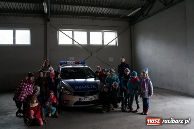 Zdjęcie w galerii na portalu naszraciborz.pl: Wizyta uczniów ZSP 3 w raciborskiej komendzie policji  wiadomości z regionu