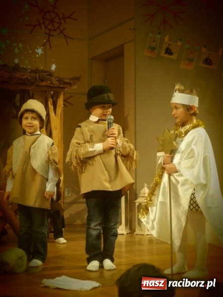 Zdjęcie w galerii na portalu naszraciborz.pl: Przedszkolaki z Bieńkowic dziękowały babciom i dziadkom  wiadomości z regionu