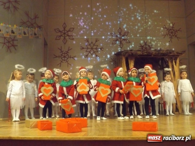 Zdjęcie w galerii na portalu naszraciborz.pl: Przedszkolaki z Bieńkowic dziękowały babciom i dziadkom  wiadomości z regionu