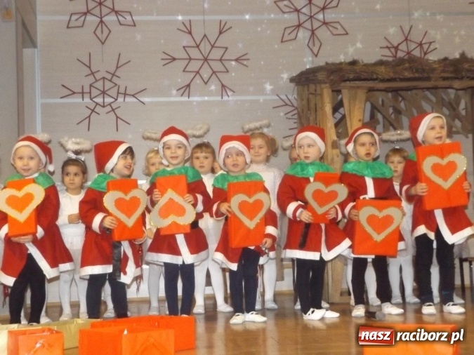 Zdjęcie w galerii na portalu naszraciborz.pl: Przedszkolaki z Bieńkowic dziękowały babciom i dziadkom  wiadomości z regionu