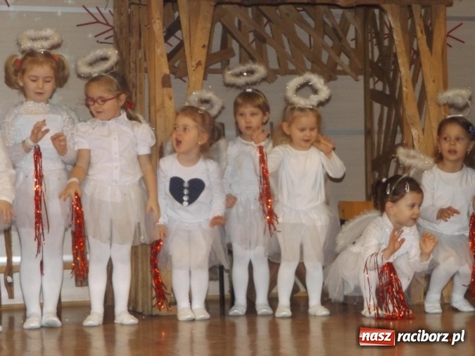 Zdjęcie w galerii na portalu naszraciborz.pl: Przedszkolaki z Bieńkowic dziękowały babciom i dziadkom  wiadomości z regionu