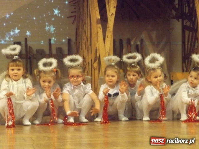 Zdjęcie w galerii na portalu naszraciborz.pl: Przedszkolaki z Bieńkowic dziękowały babciom i dziadkom  wiadomości z regionu