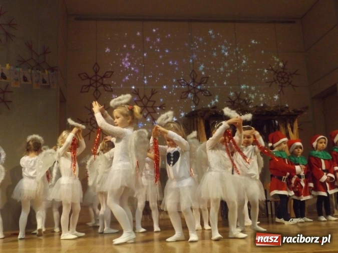 Zdjęcie w galerii na portalu naszraciborz.pl: Przedszkolaki z Bieńkowic dziękowały babciom i dziadkom  wiadomości z regionu