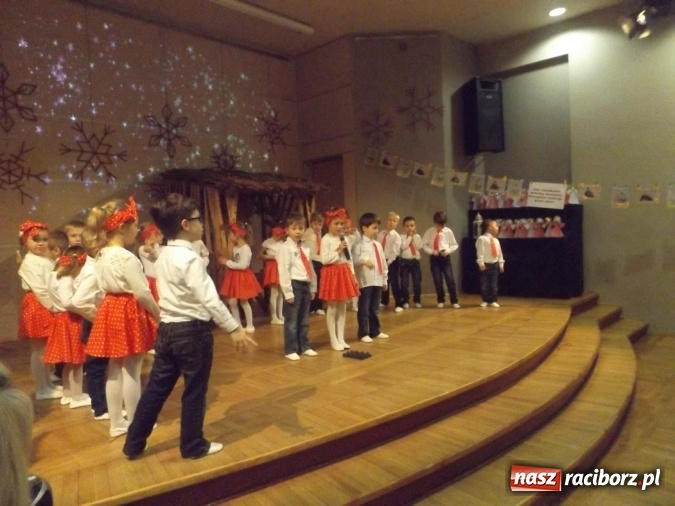 Zdjęcie w galerii na portalu naszraciborz.pl: Przedszkolaki z Bieńkowic dziękowały babciom i dziadkom  wiadomości z regionu