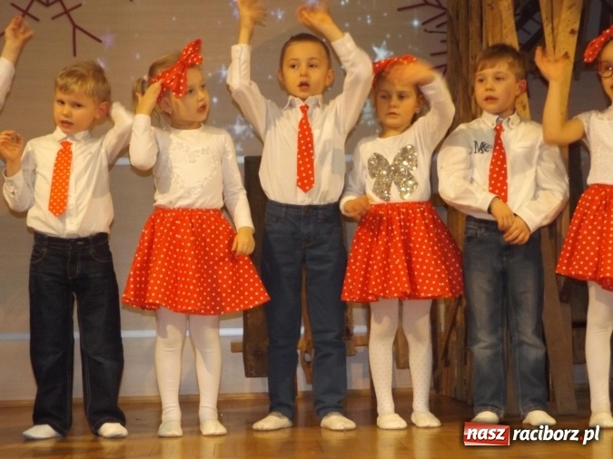 Zdjęcie w galerii na portalu naszraciborz.pl: Przedszkolaki z Bieńkowic dziękowały babciom i dziadkom  wiadomości z regionu