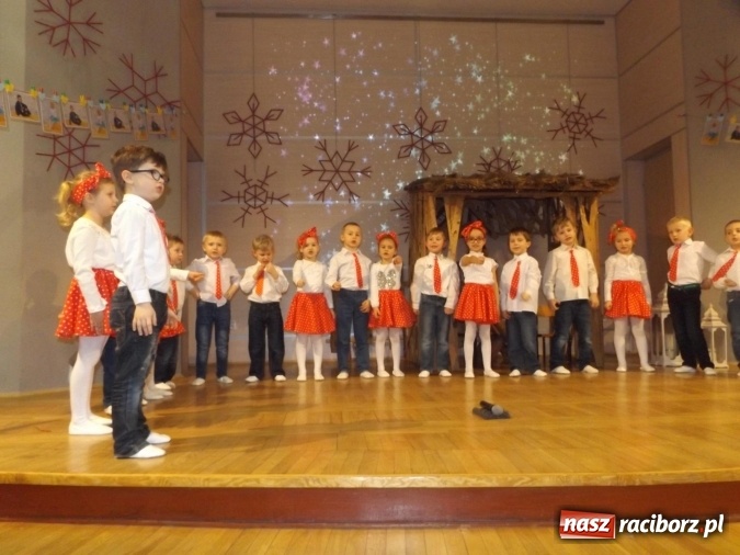 Zdjęcie w galerii na portalu naszraciborz.pl: Przedszkolaki z Bieńkowic dziękowały babciom i dziadkom  wiadomości z regionu