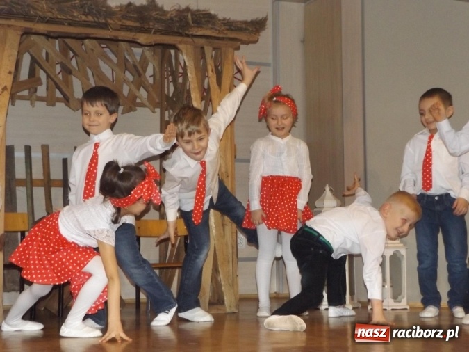 Zdjęcie w galerii na portalu naszraciborz.pl: Przedszkolaki z Bieńkowic dziękowały babciom i dziadkom  wiadomości z regionu