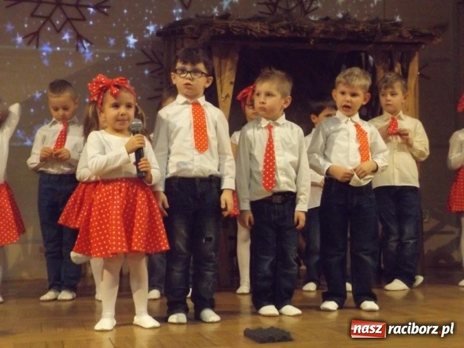 Zdjęcie w galerii na portalu naszraciborz.pl: Przedszkolaki z Bieńkowic dziękowały babciom i dziadkom  wiadomości z regionu