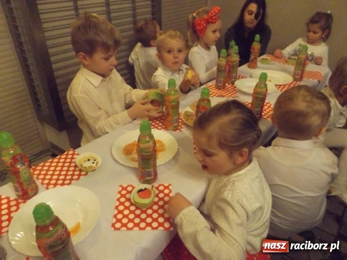 Zdjęcie w galerii na portalu naszraciborz.pl: Przedszkolaki z Bieńkowic dziękowały babciom i dziadkom  wiadomości z regionu