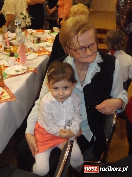 Zdjęcie w galerii na portalu naszraciborz.pl: Przedszkolaki z Bieńkowic dziękowały babciom i dziadkom  wiadomości z regionu