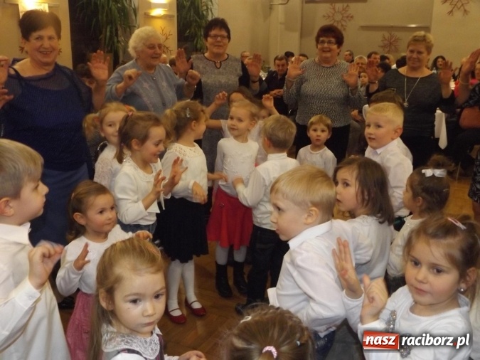 Zdjęcie w galerii na portalu naszraciborz.pl: Przedszkolaki z Bieńkowic dziękowały babciom i dziadkom  wiadomości z regionu