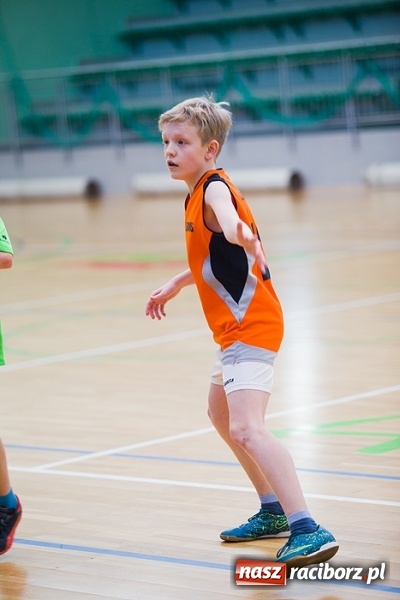 Zdjęcie w galerii na portalu naszraciborz.pl: Cztery drużyny rywalizowały w miejskim finale minikoszykówki chłopców w Arenie Rafako wiadomości z regionu