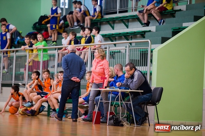 Zdjęcie w galerii na portalu naszraciborz.pl: Cztery drużyny rywalizowały w miejskim finale minikoszykówki chłopców w Arenie Rafako wiadomości z regionu