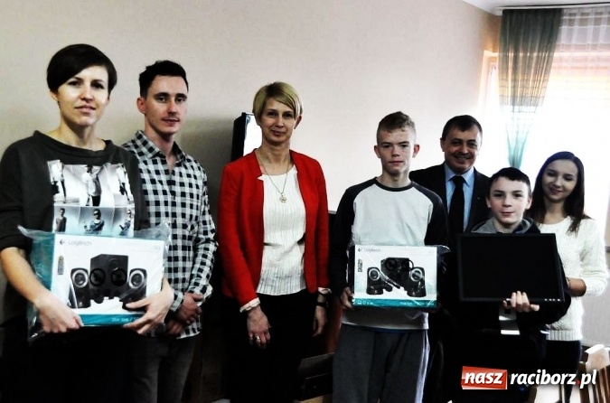 Zdjęcie w galerii na portalu naszraciborz.pl: Rafako S.A. przekazało sprzęt multimedialny Plac&oacute;wce Opiekuńczo-Wychowawczej w Samborowicach wiadomości z regionu