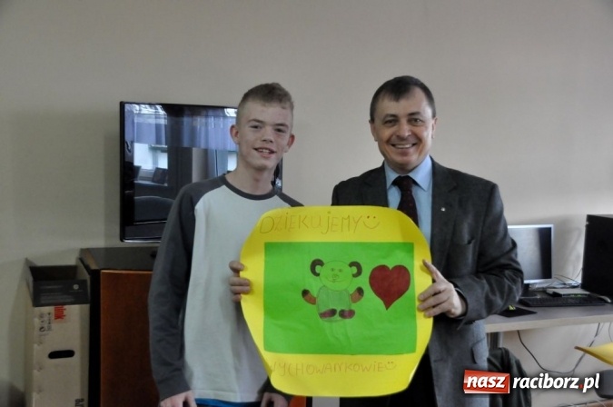 Zdjęcie w galerii na portalu naszraciborz.pl: Rafako S.A. przekazało sprzęt multimedialny Plac&oacute;wce Opiekuńczo-Wychowawczej w Samborowicach wiadomości z regionu