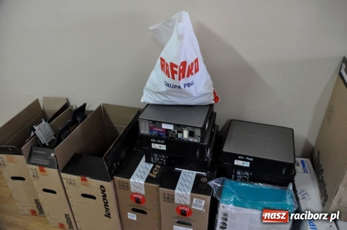 Zdjęcie w galerii na portalu naszraciborz.pl: Rafako S.A. przekazało sprzęt multimedialny Plac&oacute;wce Opiekuńczo-Wychowawczej w Samborowicach wiadomości z regionu