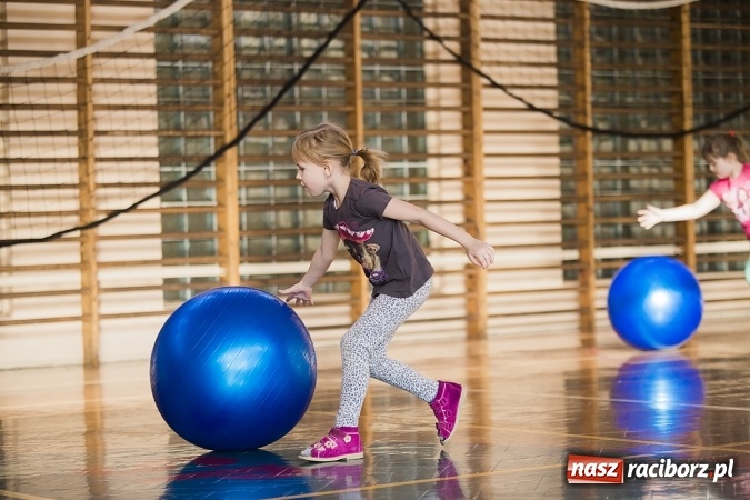 Zdjęcie w galerii na portalu naszraciborz.pl: Zawody sportowe dla przedszkolaków w SP 15 wiadomości z regionu