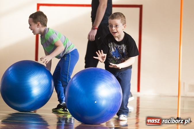 Zdjęcie w galerii na portalu naszraciborz.pl: Zawody sportowe dla przedszkolaków w SP 15 wiadomości z regionu