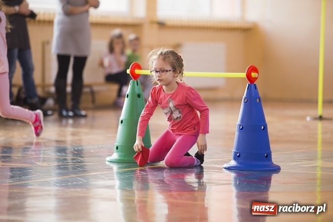 Zdjęcie w galerii na portalu naszraciborz.pl: Zawody sportowe dla przedszkolaków w SP 15 wiadomości z regionu
