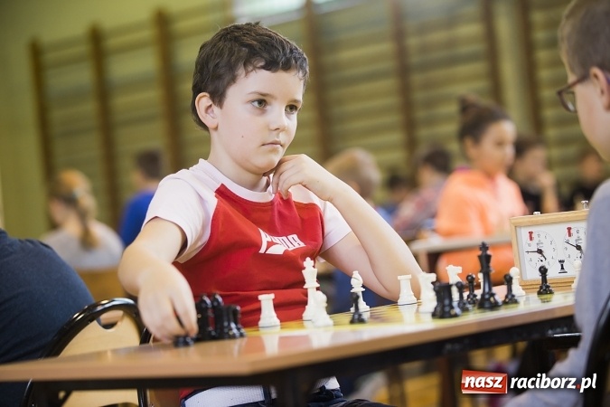 Zdjęcie w galerii na portalu naszraciborz.pl: Międzynarodowe zmagania szachistów w Tworkowie wiadomości z regionu