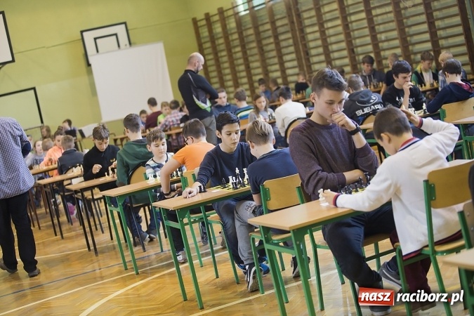Zdjęcie w galerii na portalu naszraciborz.pl: Międzynarodowe zmagania szachistów w Tworkowie wiadomości z regionu