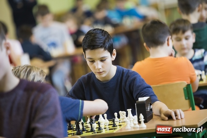 Zdjęcie w galerii na portalu naszraciborz.pl: Międzynarodowe zmagania szachistów w Tworkowie wiadomości z regionu