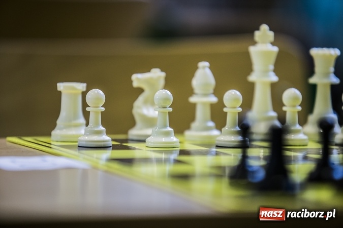 Zdjęcie w galerii na portalu naszraciborz.pl: Międzynarodowe zmagania szachistów w Tworkowie wiadomości z regionu