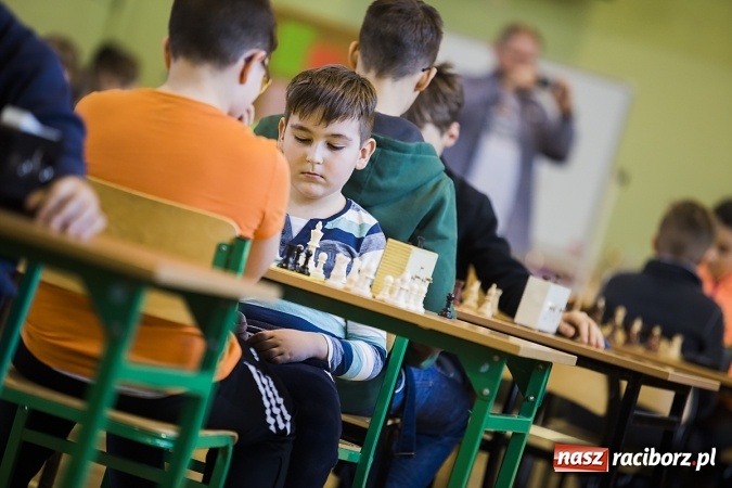 Zdjęcie w galerii na portalu naszraciborz.pl: Międzynarodowe zmagania szachistów w Tworkowie wiadomości z regionu