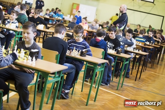 Zdjęcie w galerii na portalu naszraciborz.pl: Międzynarodowe zmagania szachistów w Tworkowie wiadomości z regionu