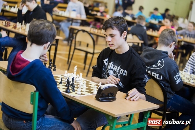Zdjęcie w galerii na portalu naszraciborz.pl: Międzynarodowe zmagania szachistów w Tworkowie wiadomości z regionu