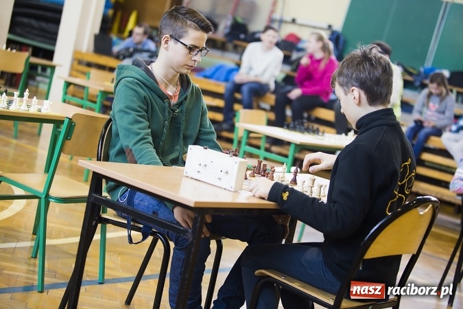 Zdjęcie w galerii na portalu naszraciborz.pl: Międzynarodowe zmagania szachistów w Tworkowie wiadomości z regionu