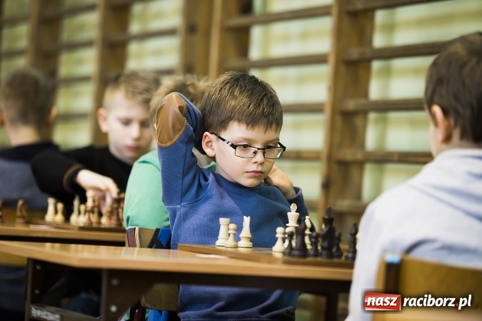 Zdjęcie w galerii na portalu naszraciborz.pl: Międzynarodowe zmagania szachistów w Tworkowie wiadomości z regionu