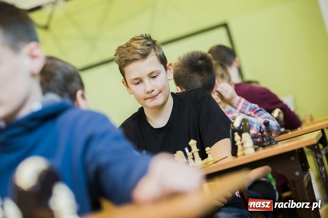 Zdjęcie w galerii na portalu naszraciborz.pl: Międzynarodowe zmagania szachistów w Tworkowie wiadomości z regionu