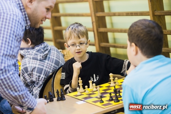 Zdjęcie w galerii na portalu naszraciborz.pl: Międzynarodowe zmagania szachistów w Tworkowie wiadomości z regionu
