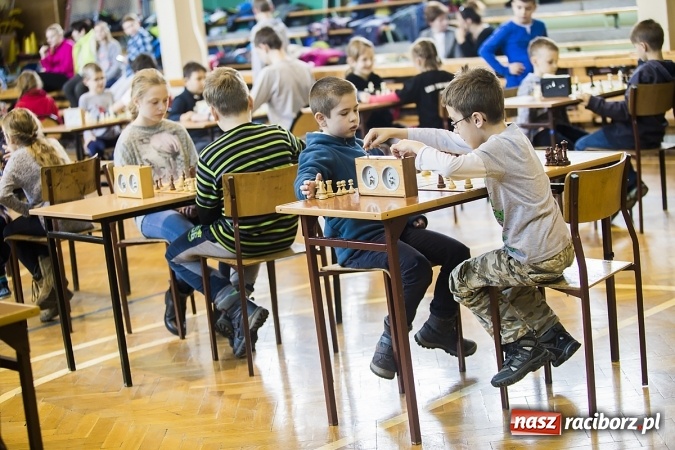Zdjęcie w galerii na portalu naszraciborz.pl: Międzynarodowe zmagania szachistów w Tworkowie wiadomości z regionu