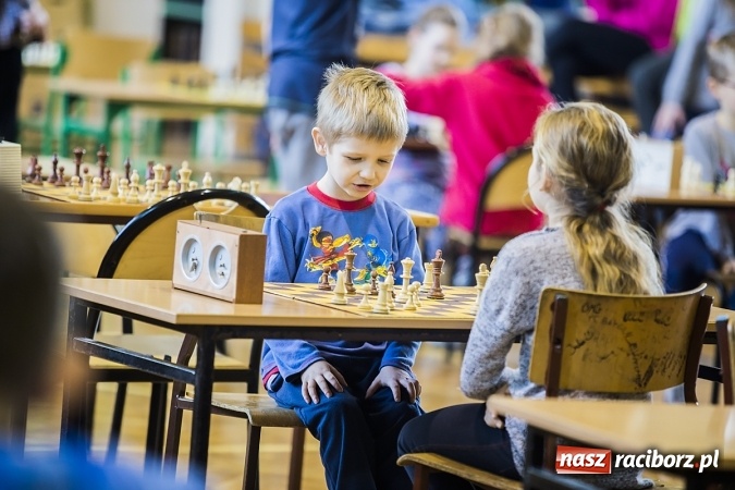 Zdjęcie w galerii na portalu naszraciborz.pl: Międzynarodowe zmagania szachistów w Tworkowie wiadomości z regionu